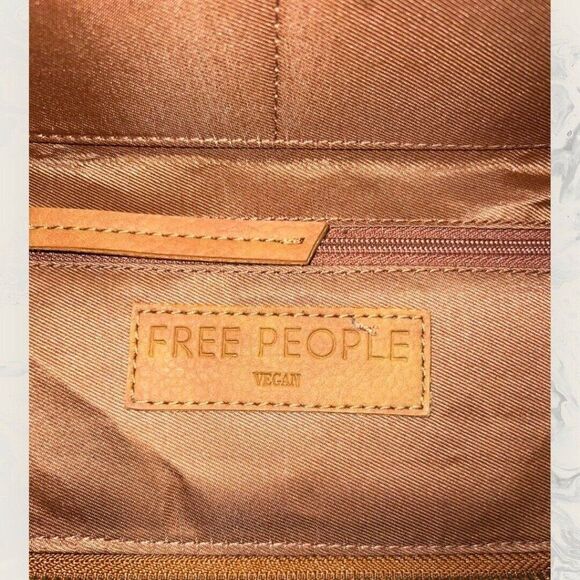 NWT Free People Wallet Brown Distressed Vegan Wristlet Strap Zip Closer Clutch - Picture 4 of 4
